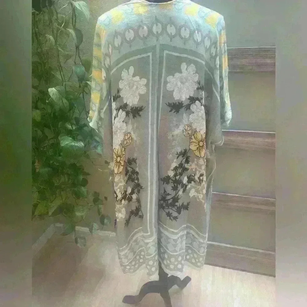 Comfyluxe Kimono Gorgeous Pastel Floral 100% Viscose ๐ง๐ป - Picture 4 of 6